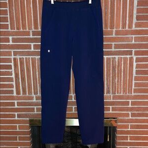 Figs men’s Axim Cargo Scrub Pants Navy size medium